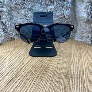 BRAND NEW✨
KIDS SUNGLASSES💌
NEWEST EYEWEAR ACCESSORY
LEAD FREE✅
UV PROTECTION⚜️